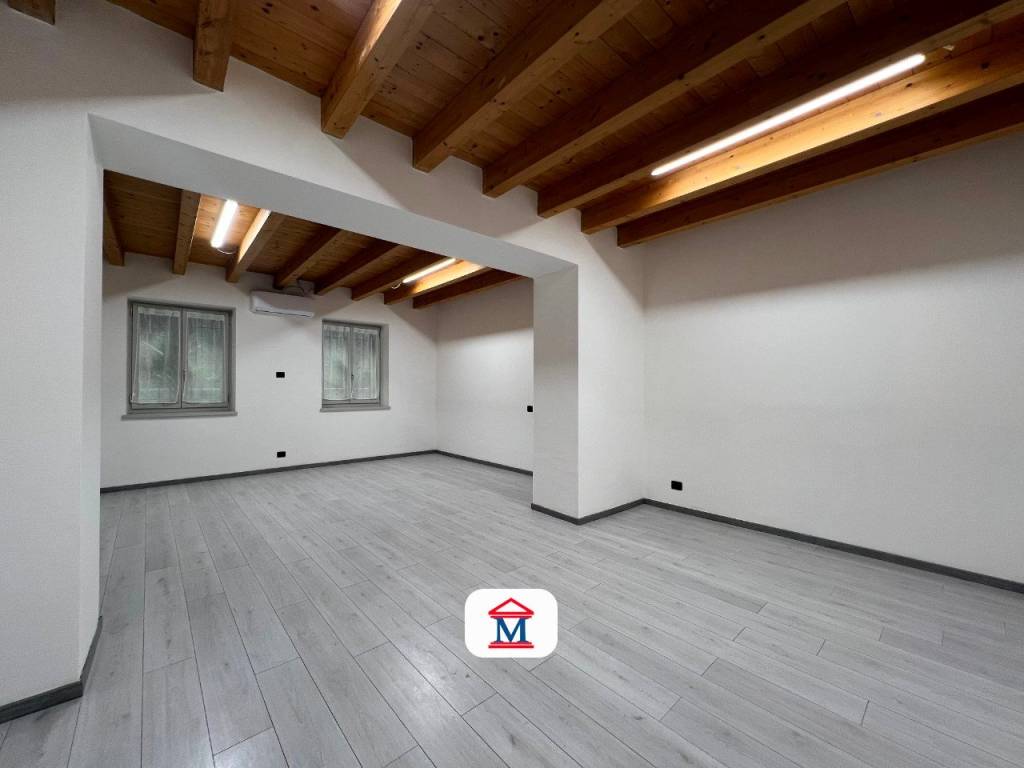 ufficio in vendita a Bergamo in zona Borgo Palazzo
