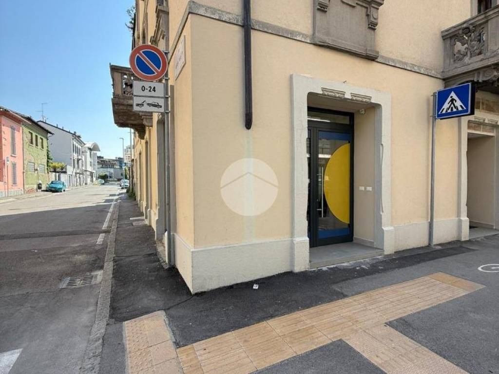 negozio in vendita a Bergamo in zona Borgo Palazzo