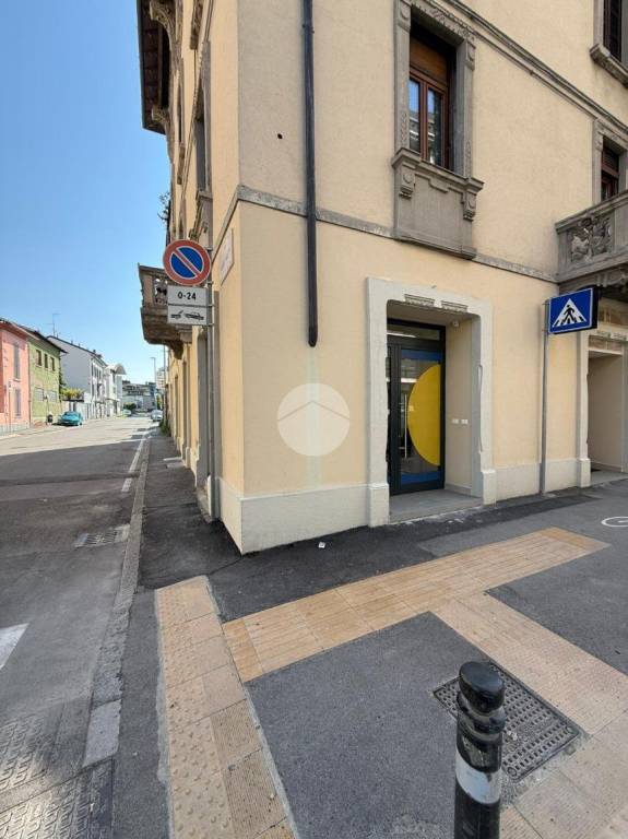 negozio in vendita a Bergamo in zona Borgo Palazzo