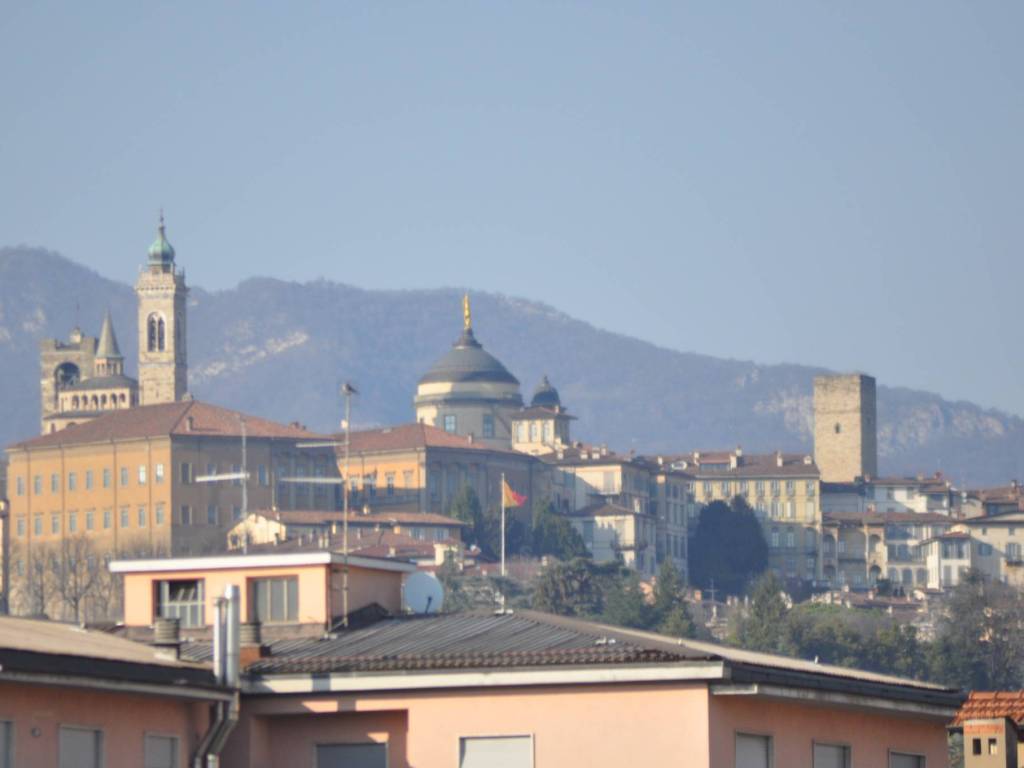 appartamento in vendita a Bergamo in zona Canovine