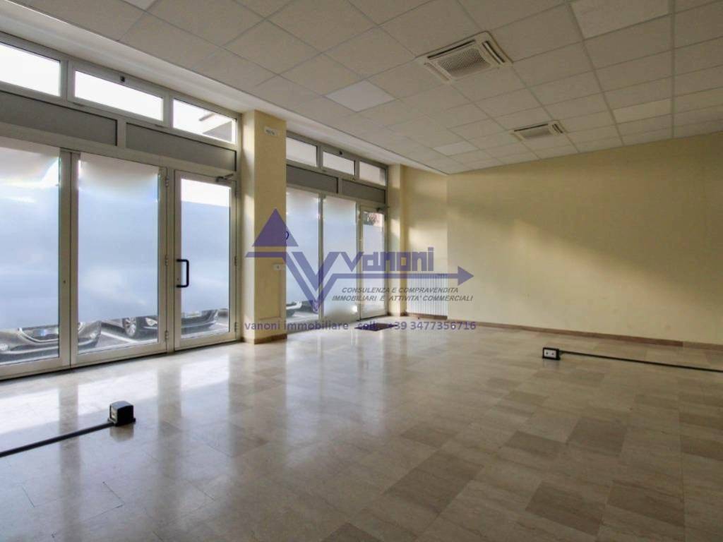 negozio in vendita a Bergamo in zona Borgo Palazzo