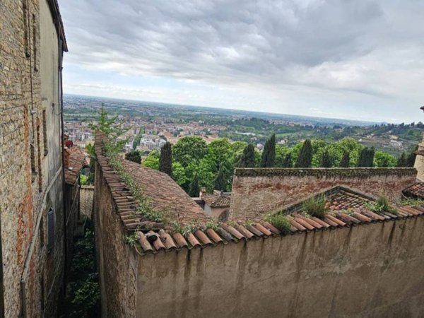 appartamento in vendita a Bergamo in zona Città Alta