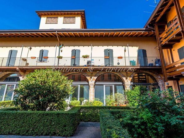 appartamento in vendita a Bergamo in zona Colognola