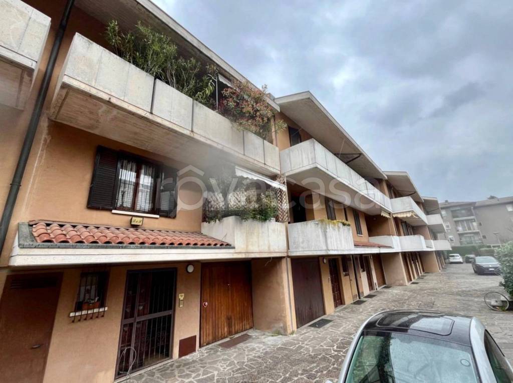 casa indipendente in vendita a Bergamo in zona Colognola