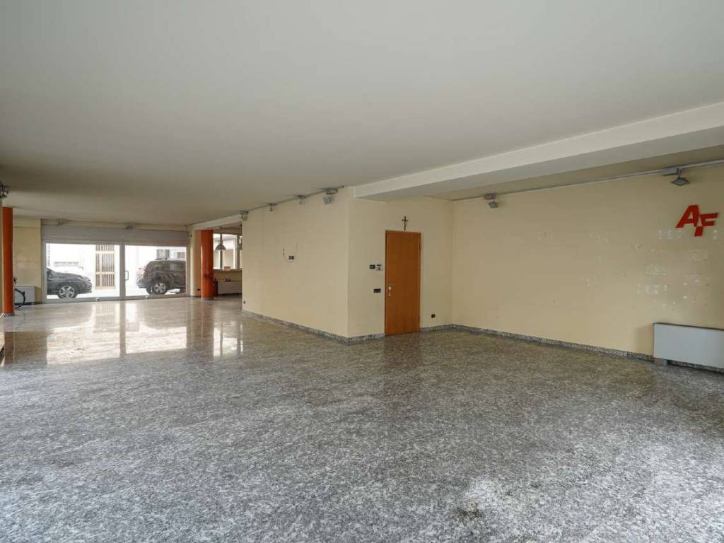 negozio in vendita a Bergamo in zona Bergamo Centro