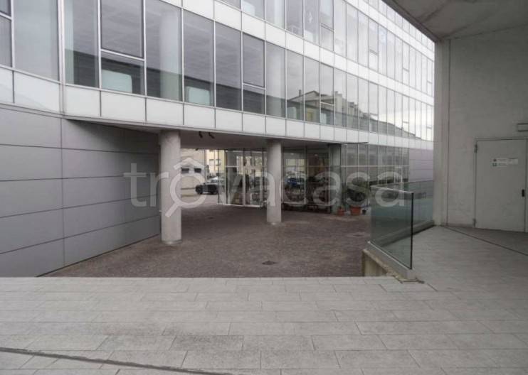 negozio in vendita a Bergamo in zona Canovine
