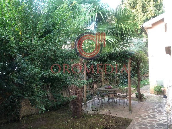 casa indipendente in vendita a Bergamo in zona Città Alta