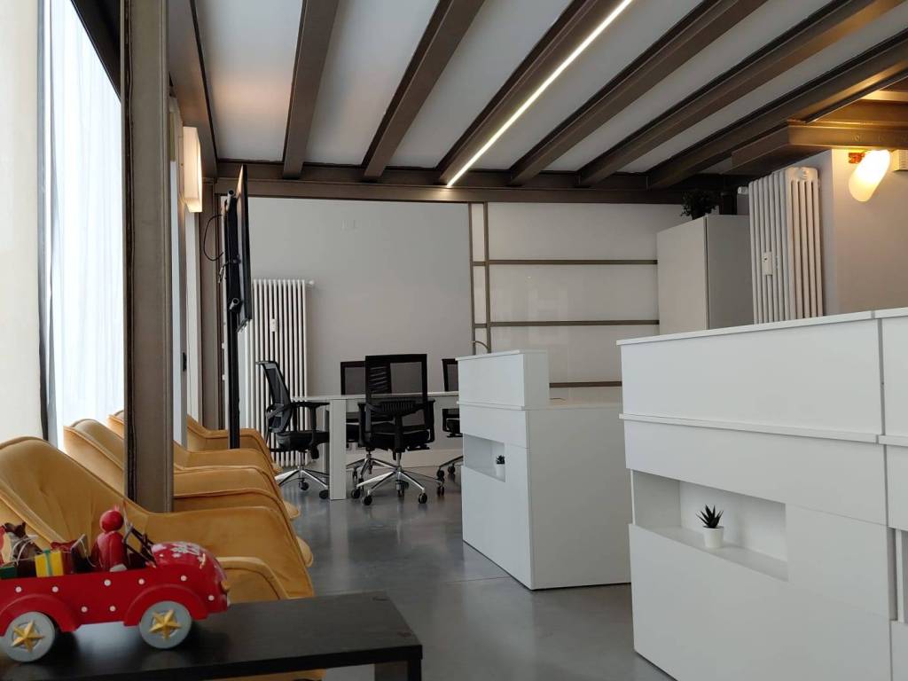 negozio in vendita a Bergamo in zona Borgo Palazzo