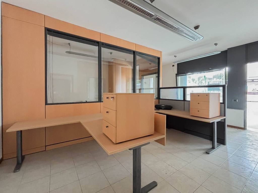 ufficio in vendita a Bergamo in zona Monterosso
