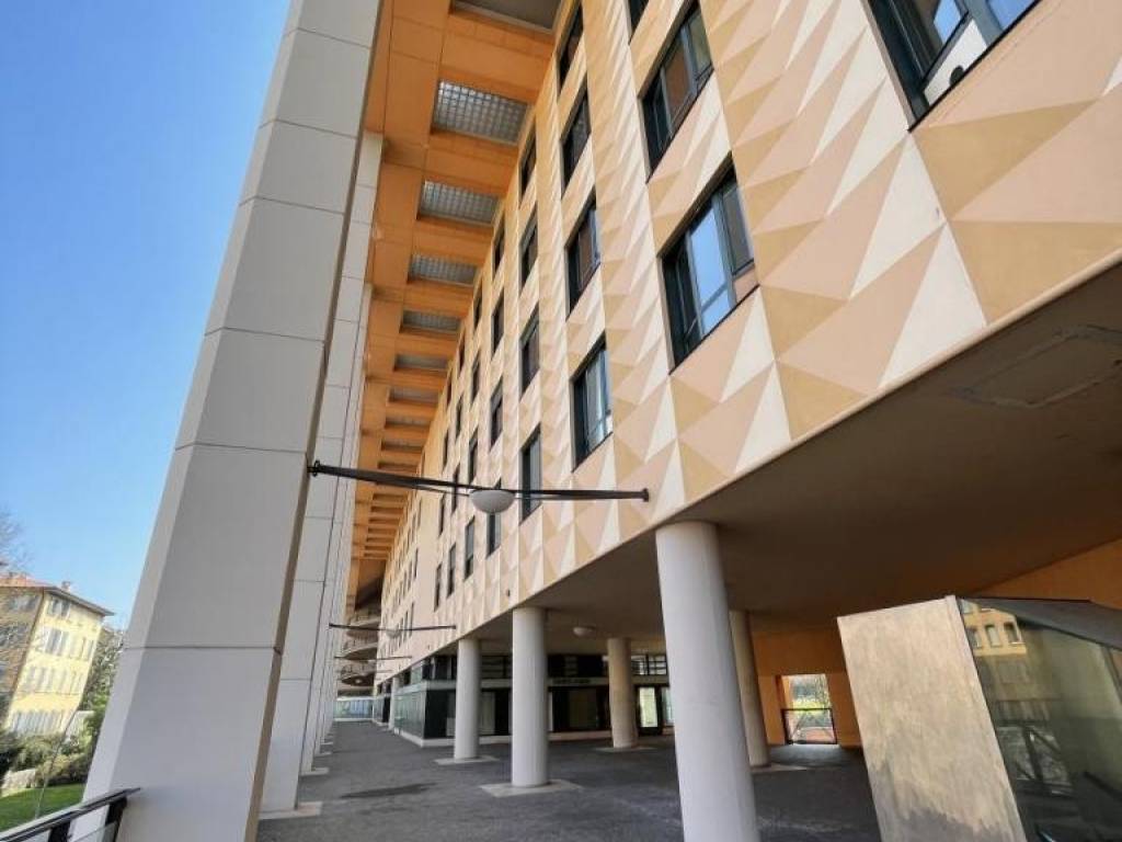 negozio in vendita a Bergamo in zona Borgo Palazzo