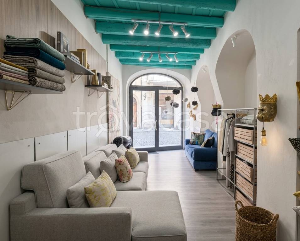 negozio in vendita a Bergamo in zona Canovine