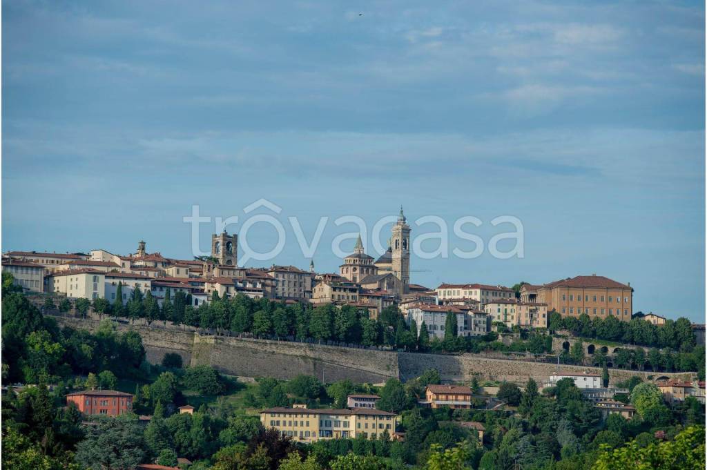 appartamento in vendita a Bergamo in zona Borgo Santa Caterina