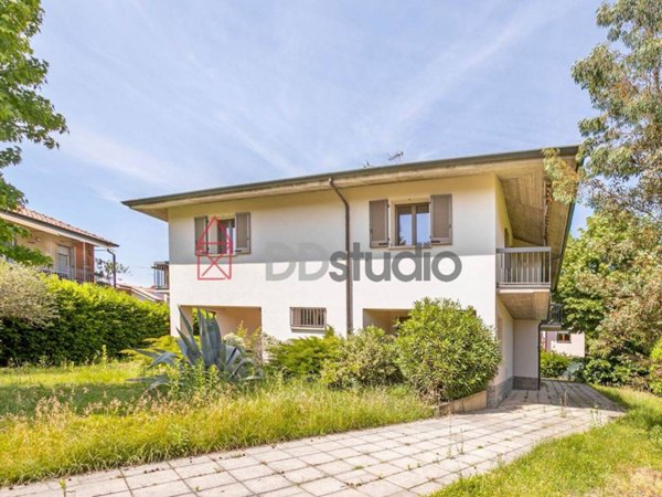casa indipendente in vendita a Bergamo in zona Longuelo