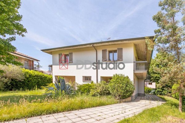 casa indipendente in vendita a Bergamo in zona Longuelo