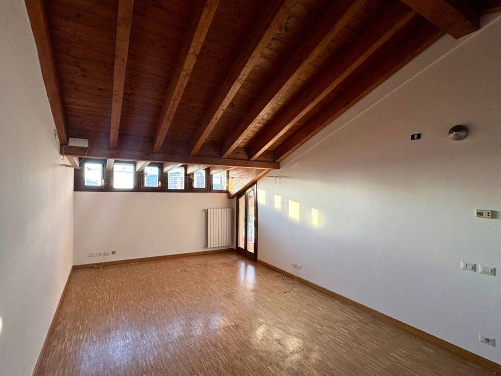 appartamento in vendita a Bergamo in zona Borgo Palazzo