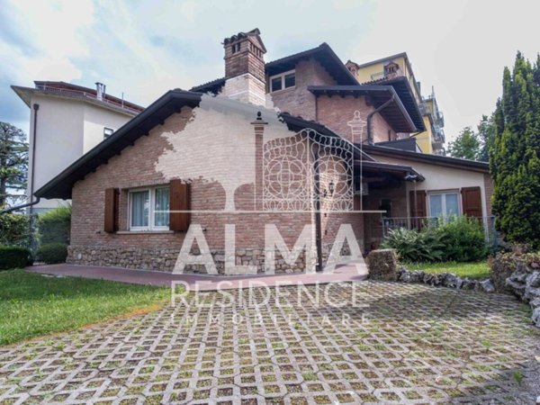 casa indipendente in vendita a Bergamo in zona Redona