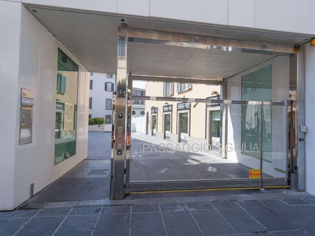 ufficio in vendita a Bergamo in zona Borgo Palazzo