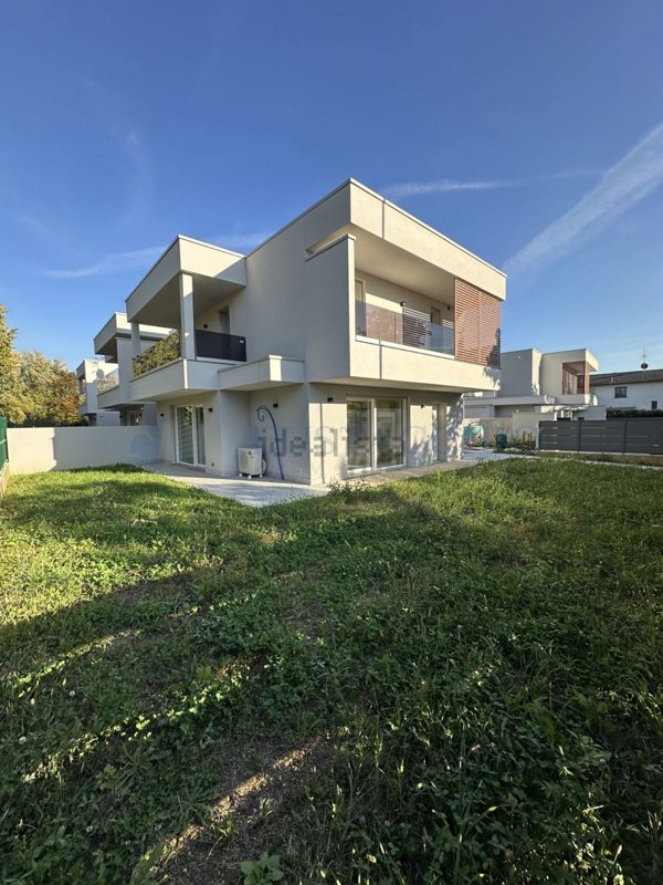 casa indipendente in vendita a Bergamo in zona Longuelo