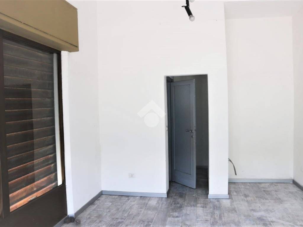 negozio in vendita a Bergamo in zona Borgo Palazzo
