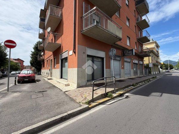 negozio in vendita a Bergamo in zona Borgo Palazzo