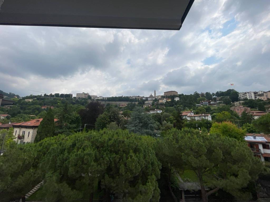 appartamento in vendita a Bergamo in zona Conca d'Oro