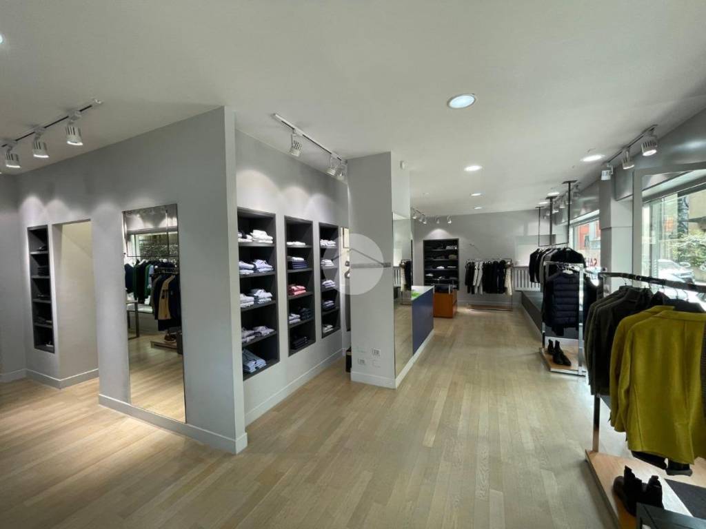 negozio in vendita a Bergamo in zona Borgo Palazzo