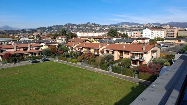 appartamento in vendita a Bergamo in zona Villaggio degli Sposi