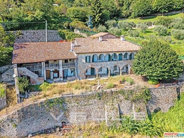 villa in vendita a Bergamo in zona Astino