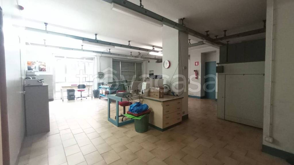 negozio in vendita a Bergamo in zona Bergamo Centro