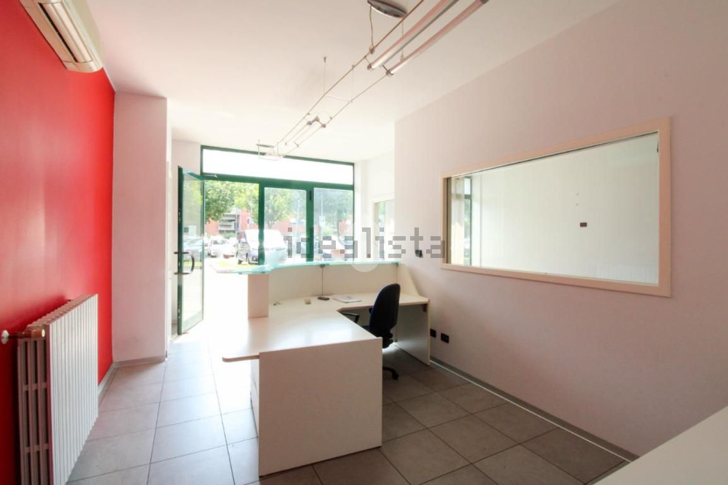 negozio in vendita a Bergamo in zona Villaggio degli Sposi