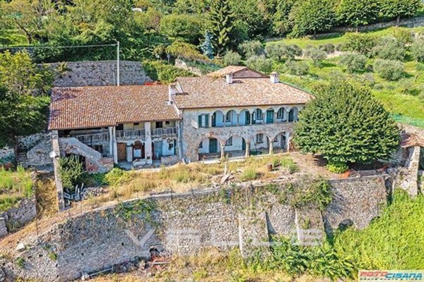 villa in vendita a Bergamo in zona Astino
