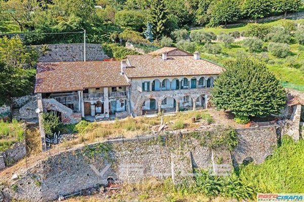 villa in vendita a Bergamo in zona Astino