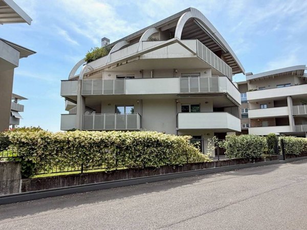 appartamento in vendita a Bergamo in zona Villaggio degli Sposi