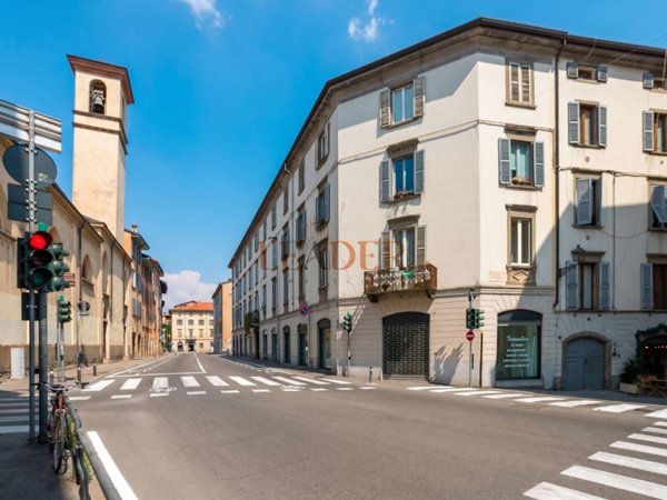 appartamento in vendita a Bergamo in zona Borgo Pignolo
