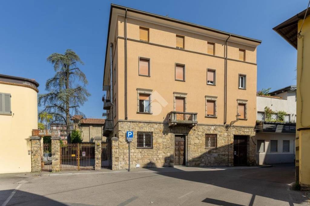 appartamento in vendita a Bergamo in zona Borgo Palazzo