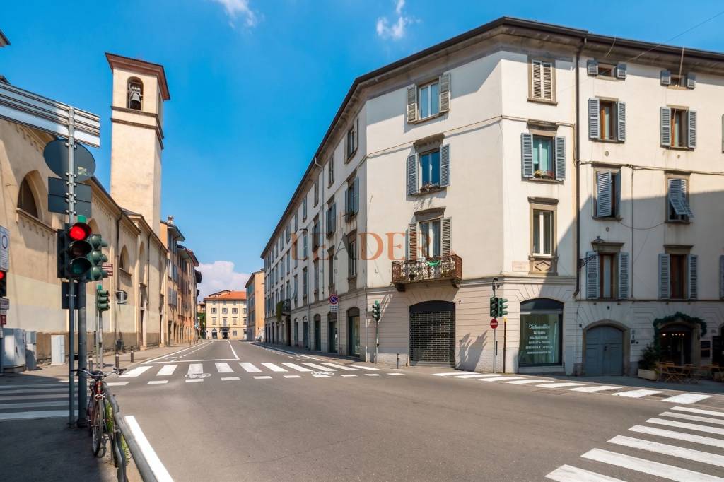 appartamento in vendita a Bergamo in zona Borgo Pignolo