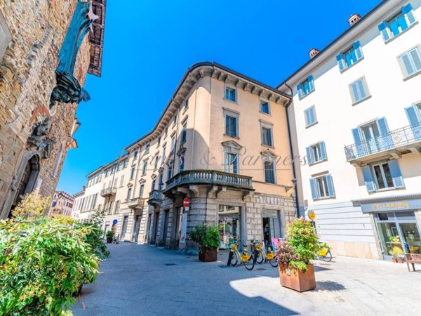 appartamento in vendita a Bergamo in zona Borgo Pignolo