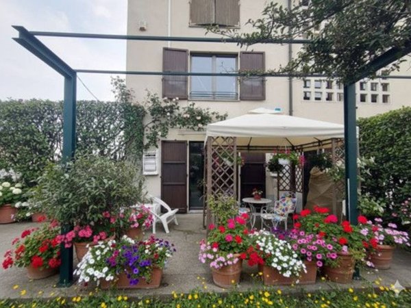 casa indipendente in vendita a Bergamo in zona Villaggio degli Sposi