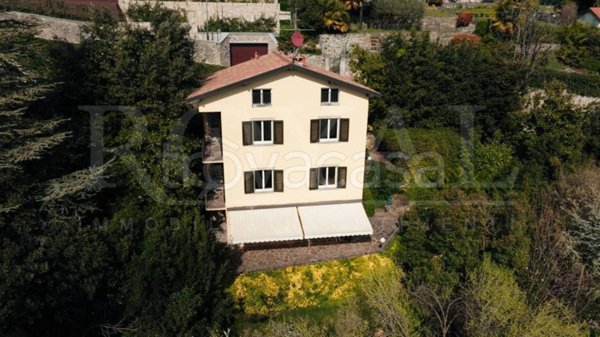 casa indipendente in vendita a Bergamo in zona Città Alta
