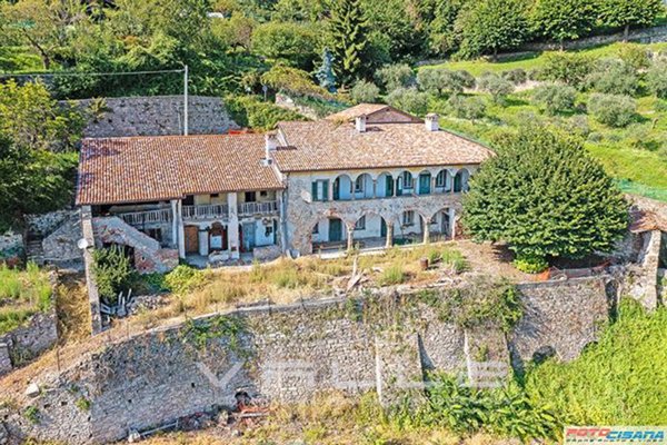 villa in vendita a Bergamo in zona Astino