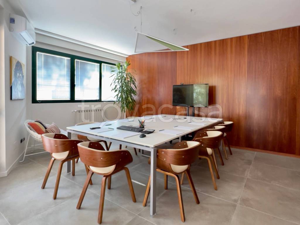 ufficio in vendita a Bergamo in zona Loreto