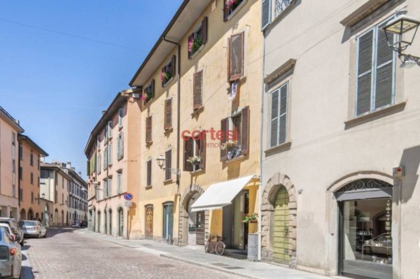 appartamento in vendita a Bergamo in zona Borgo Palazzo