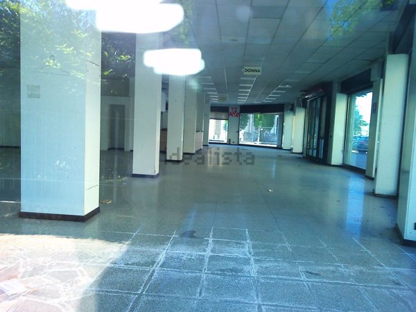 locale commerciale in vendita a Bergamo in zona Canovine