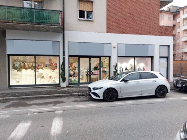 negozio in vendita a Bergamo in zona Boccaleone