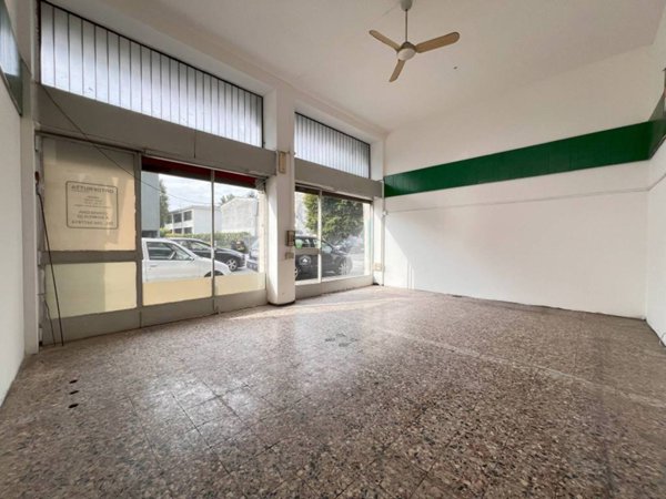 negozio in vendita a Bergamo in zona Longuelo