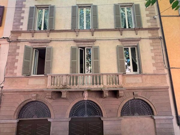 intera palazzina in vendita a Bergamo in zona Città Alta
