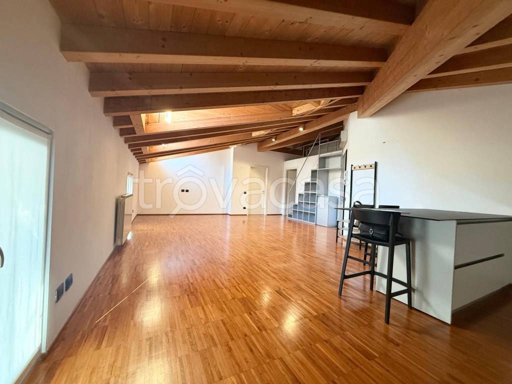 appartamento in vendita a Bergamo in zona Città Alta