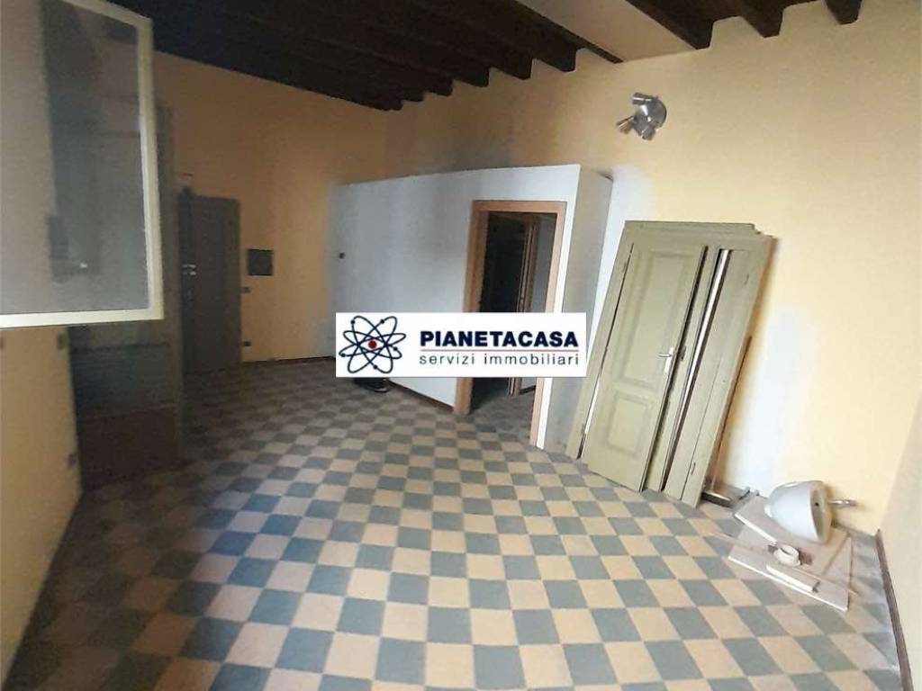 negozio in vendita a Bergamo in zona Borgo Palazzo
