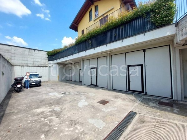 locale commerciale in vendita a Bergamo in zona Canovine