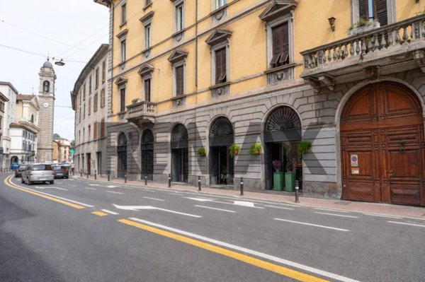 negozio in vendita a Bergamo in zona Borgo Palazzo